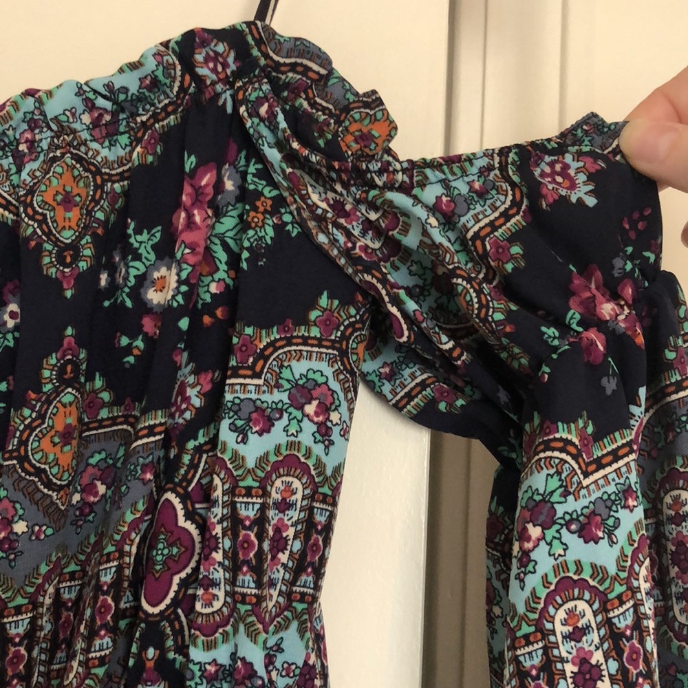 Off shoulder patterned top - Picture 3 of 4
